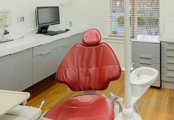 Dental Check-Up for One Person incl. Two X-Rays & a Voucher Towards Any Further Treatment