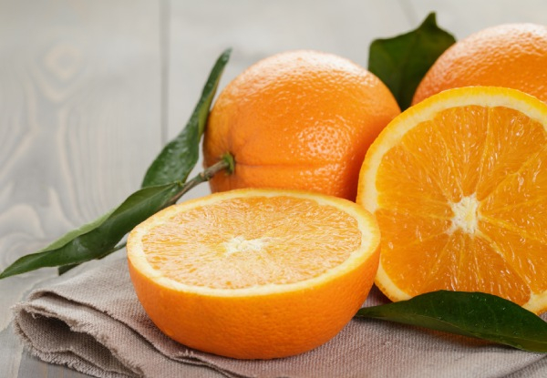 4.5kg Box of New Season Navel Oranges incl. Complimentary Avocados