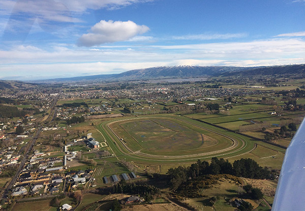 Introductory Hands On Learn to Fly Lesson Over Dunedin incl. Ground Briefing