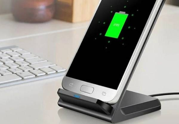 Titan Wireless Fast Charger Stand Compatible with iPhone & Android