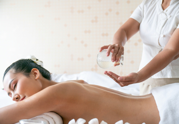 60-Minute Mini Pamper Package incl. 30-Minute Massage & 30-Minute Facial incl. Light Treatment