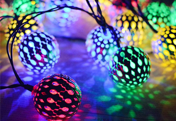 20-LED Moroccan Globe Ball Solar Fairy String Lights - Two Colours Available