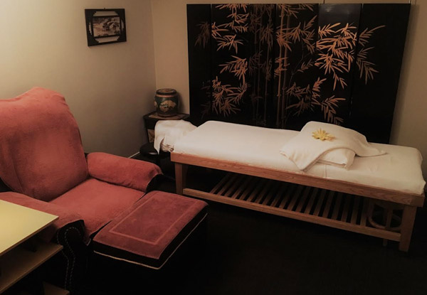 60-Minute Combination Treatment incl. a 40-Minute Massage with Foot Reflexology & Welcome Foot Spa