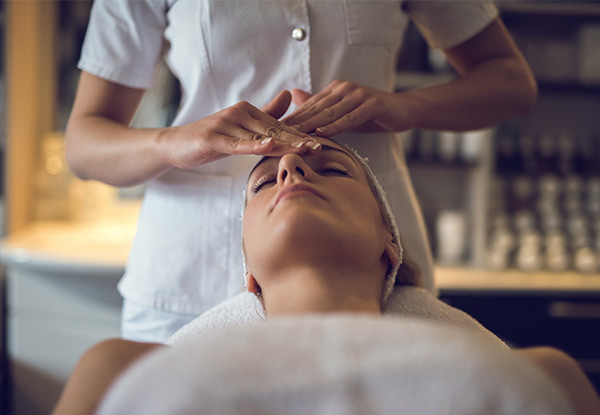 45-Minute Hydrating Moisturising Facial incl. 15-Minute Neck & Shoulder Massage - Option for Purifying Facial, Sweet Relief Facial or Perfect Age Facial