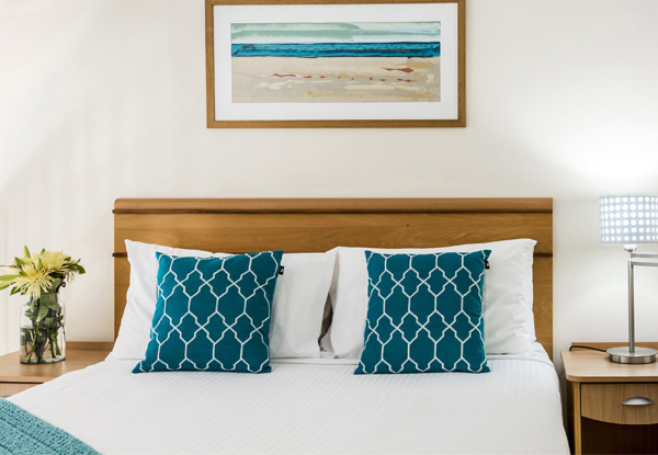 Three-Night Stay at Oaks Waterfront in a Studio Town View Room incl. Free WiFi, Late Check-out, Free Parking & a Bottle of Wine on Arrival - Options for Five & Seven Nights & in a One Bedroom Town View Apartment or Two Bedroom Town View Apartment