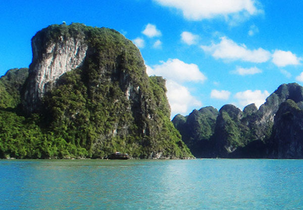 Per-Person, Twin-Share 14-Day Vietnam & Cambodia Tour 2018 incl. English Speaking Guide, Ha Long Bay Cruise, Two Domestic Flights, Hanoi City Tour, Foodie Tour, Cai Be Floating Market & More