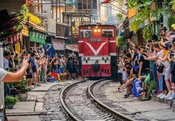 Per Person, Twin-Share 14-Day Incredible Vietnam North to South Tour incl. Meals, Accommodation, Domestic Flights, 2-Day Halong Bay Cruise, Airport Transfers, Boating, Sightseeing & More