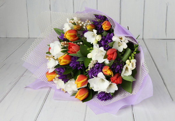 $50 Seasonal Flower Voucher incl. a Gift Card & Free Auckland Urban Delivery - Option for $80 Voucher