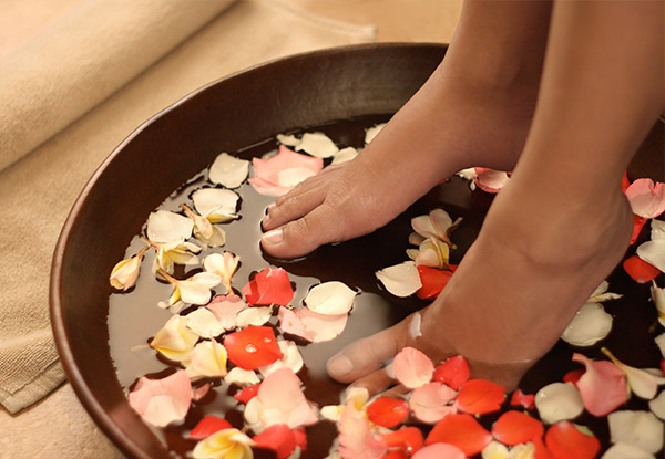 90-Minute Pamper Package incl. Massage, Facial & Foot Soak - Option for 120-Minute Pamper Package