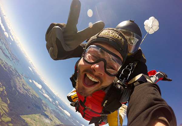 9000-Feet Tandem Skydive Package Overlooking the Bay of Islands incl. a Voucher Towards a Photo Package - Options for up to 20000-Feet - Valid Saturday & Sunday Only