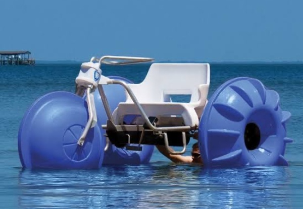Valentine's Package for Two People incl. Tandem Taupō Swing with AJ Hackett Bungy Taupō, 30-Minute Aqua Trike with Taupō Pedal Boats & Grazing Platter from The Good Graze Co