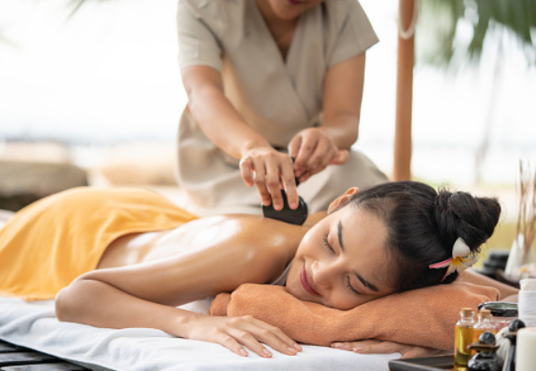 60-Minute Integrative Massage incl. Hot Stones & Steamed Towels
