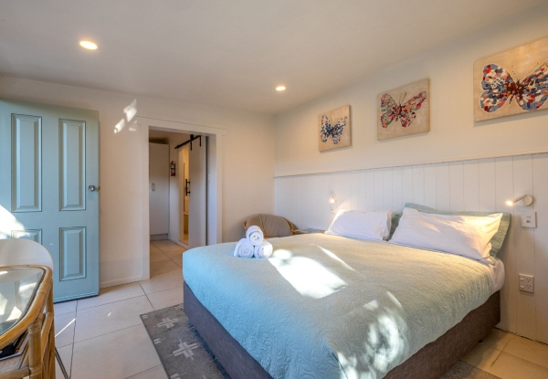 Two-Night Waiheke Escape for Two People incl. Breakfast Basket, Spa Use & Two-Course Meal at Charlie Farleys - Options for up to Six People