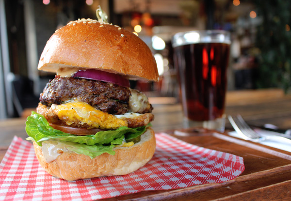 Classic Burger or Steak incl. a Pint of Sassy Red or Glass of the Fickle Mistress