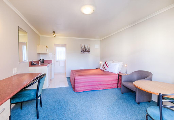 One Night Hamilton Stay for Two People in a Superior Studio incl. Continental Breakfast, Complimentary Car Park & WiFi - Option for Two Nights - Valid Friday, Saturday & Sunday Nights Only