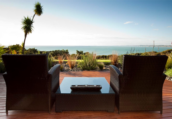 One-Night Midweek Luxury Raglan Getaway for Two People - Options for Two and Three Nights.