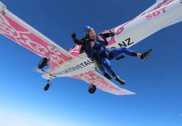 12,000ft Skydiving Experience incl. Return Transfer from Rotorua & Taupo, T-Shirt & $30 Credit - Options for 15,000ft, or 18,500ft