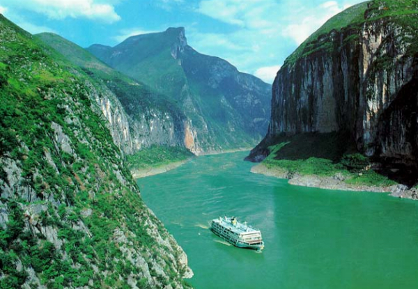 Per-Person, Twin-Share 14-Day Majestic Four-Star Yangtze Tour incl. Accommodation, Flights, Four-Day River Cruise, Entrance Fees, Meals as Indicated & More  - Option for Five-Star