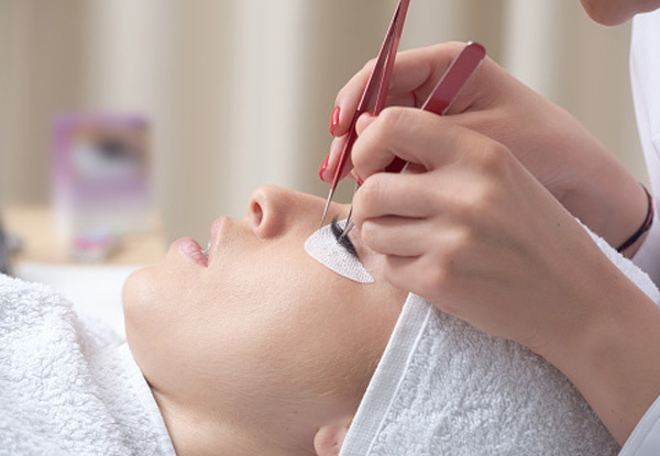 Gel Manicure & Full Set of Individual Eyelash Extensions