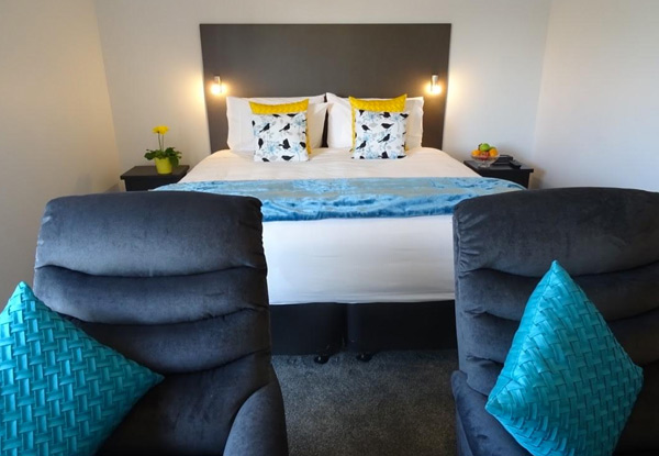 $199 for a Two-Night Hamilton Getaway for Two in a Suite, or $249 in a Spa Suite, or $299 in a Deluxe Suite - All Options incl. WiFi (value up to $550)