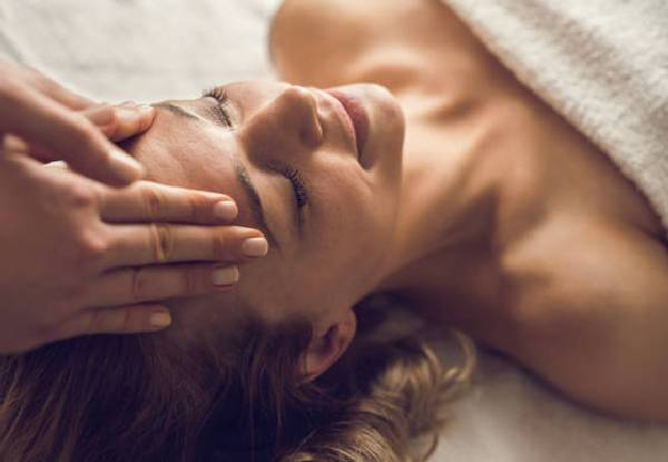 120-Minute Luxury Pamper Package incl. Relaxation Massage & Customised Facial