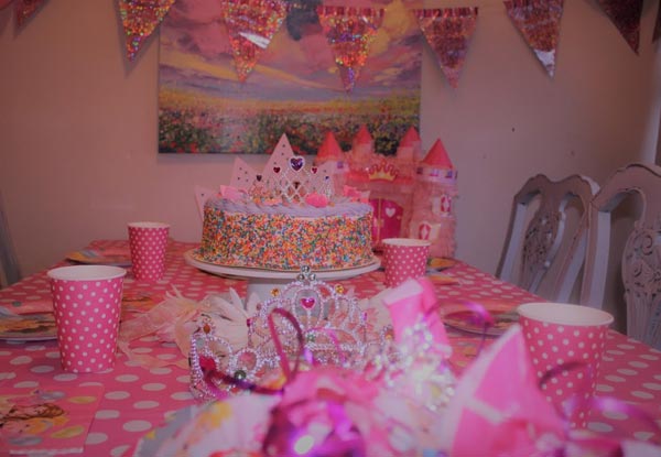 A Princess or Super Hero Birthday Party Package incl. Dessert Room Cake, Decorations, Live Princess or Super Hero & Party Favour Bags
