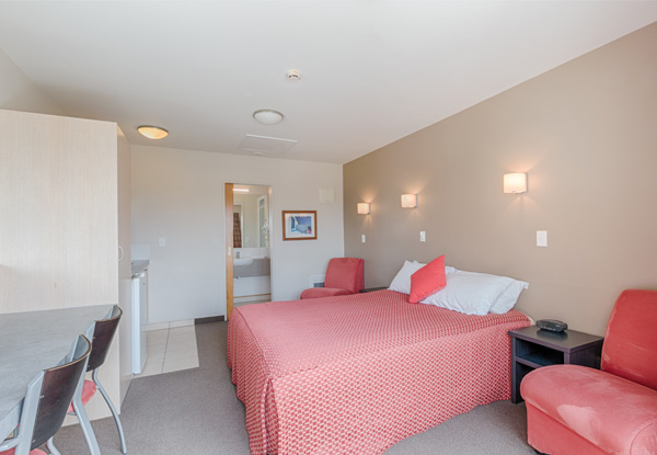 Two-Person, One-Night Stay in Rotorua in a Superior Studio incl. Continental Breakfast & Late Checkout - Option for Two Nights