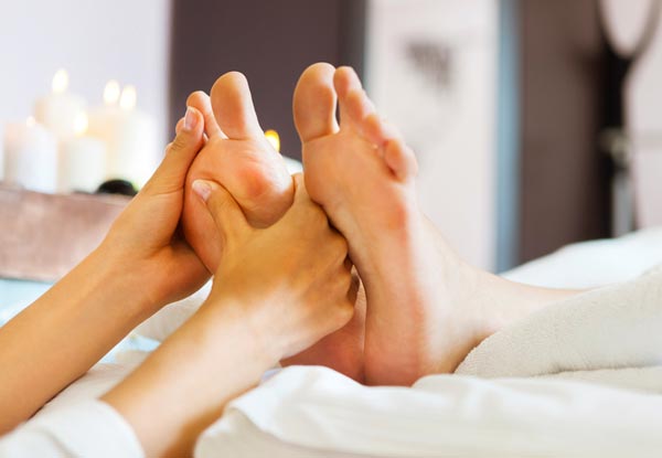 60-Minute Full Body Relaxation Massage Treatment Incl. Foot Spa