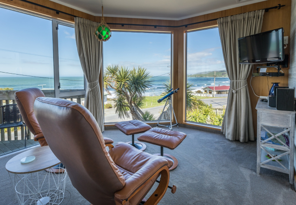 Kaka Point Luxury Spa Stay for Two People incl. Late Checkout & Continental Breakfast - Option for Two or Three-Night Stay