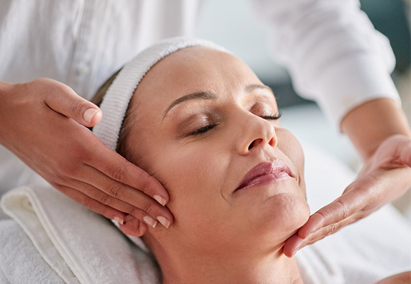 45-Minute La Clinica Relaxation Package incl. La Clinica Facial, Hot Foot Wrap, Foot Massage, Eye Brow Tint & Tidy