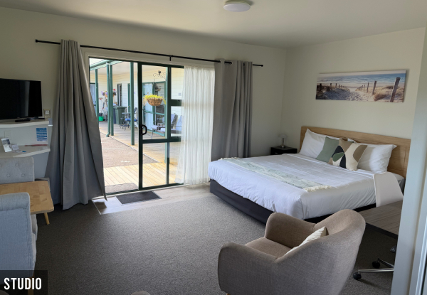 Peaceful Stay at Coromandel Court Motel incl. $50 Food & Beverage Voucher at The Pepper Tree Restaurant & Bar - Options for One or Two Night Studio Stays, & Family Suite Available