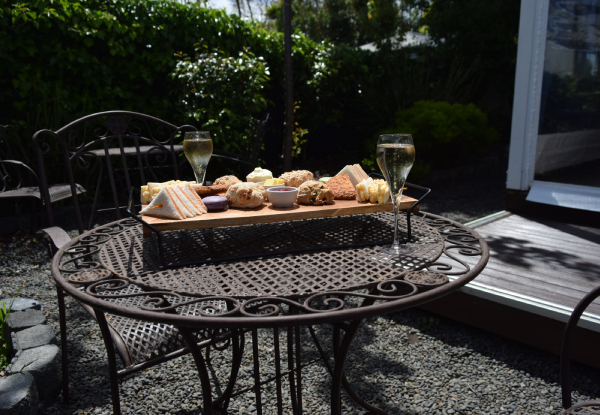 Afternoon Picnic & Bubbles for Two People - Options for up to 30 People