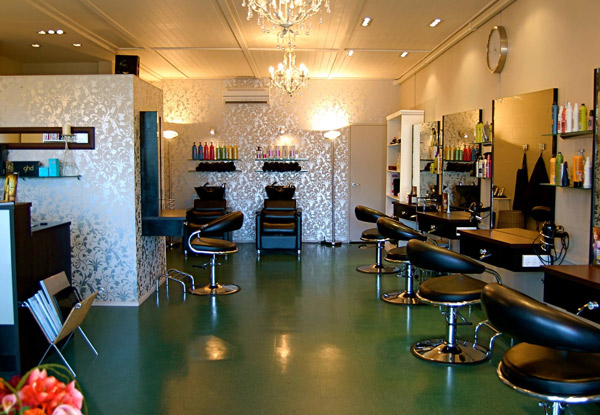 Cut, Blow-Wave, Conditioning Treatment, Head Massage & $20 Return Voucher – Option to incl. a Half Head of Foils