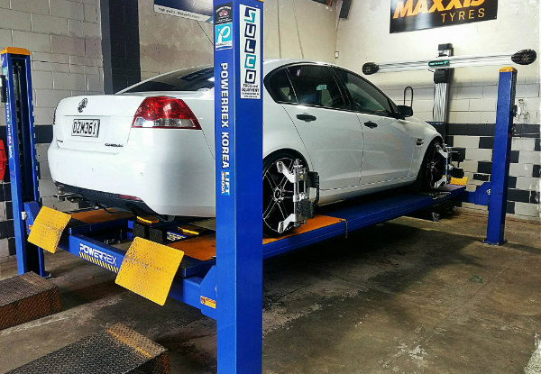 Comprehensive Wheel Alignment Package incl. Tyre Rotation & Wheel Blackening – Options for Two- or Four-Wheel Drives