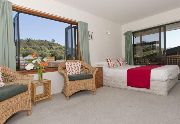 Coromandel Beachfront Break for Two People incl. Late Checkout, Free Wifi, & Use of Kayaks, Beach Bar, BBQ & Spa Pool - Options for Two- or Three-Night Stay