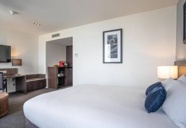 4-Star Stay At Scenic Hotel Dunedin City incl. 12pm Check-in & Check-out, Arrival Petit Fours, Two House Cocktails, Wi-Fi & Gym Access - Option for One or Two-Nights Stay in Superior King/Twin Room or Executive King/Twin Room - Valid from 13th December