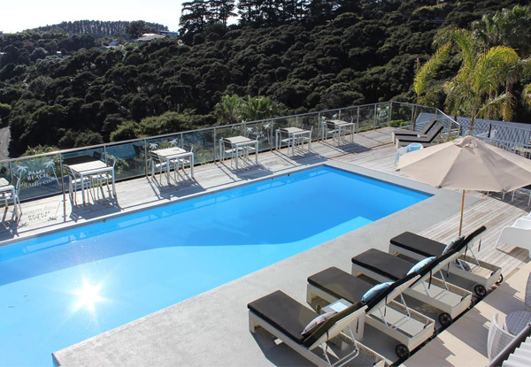 Romantic One-Night Couples Waiheke Escape in a One-Bedroom Studio Apartment incl. Bottle of Bubbles on Arrival, Late Checkout, Continental Breakfast - Option for Two Nights