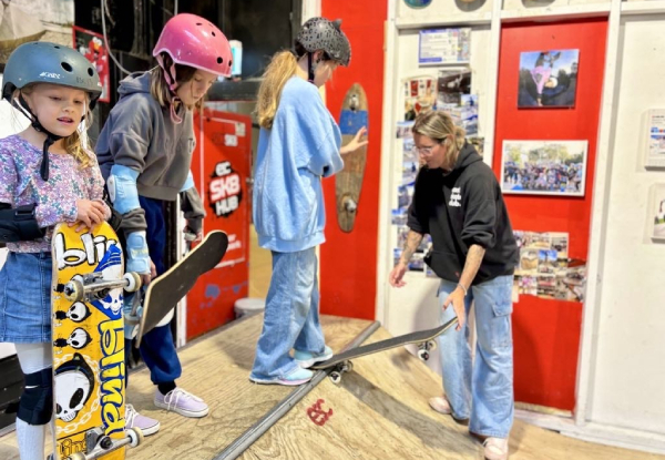 Beginner Skateboarding Lesson incl. Helmet & Skateboard - Option for All Day Entry Pass to Sonsk8 Indoor Skatepark