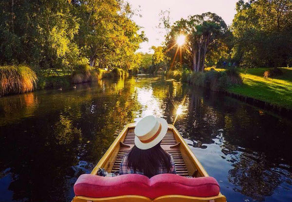 30-Minute Authentic Edwardian Punting Guided tour along the Tranquil Avon River - Options for Child & Adults