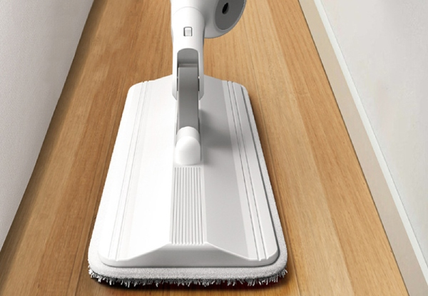 Spray Floor Mop with Four Microfiber Pads