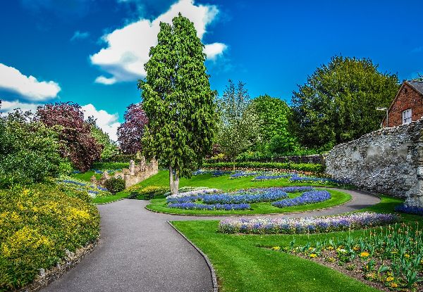 Per-Person, Twin-Share Seven-Day Tour of South East England incl. Entry to The Chelsea Garden Show, Boutique Accommodation, Transport, English Breakfast, Sightseeing, Activities & More