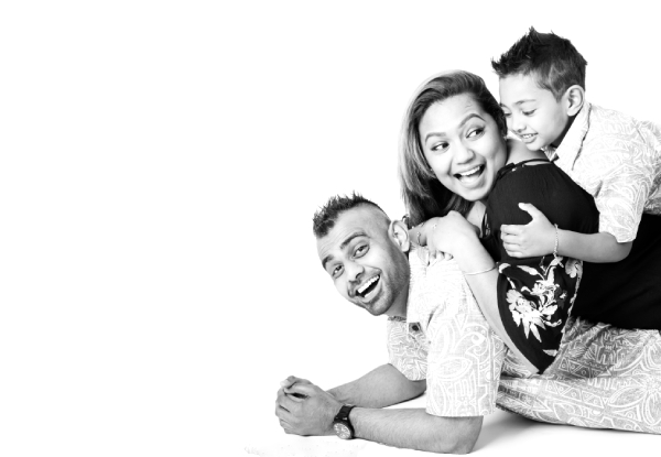 30-Minute Family Photo Shoot Package for up to Six People incl. a Fully Framed A4-Sized Print - Option for a One-Hour Shoot with an A3 Print