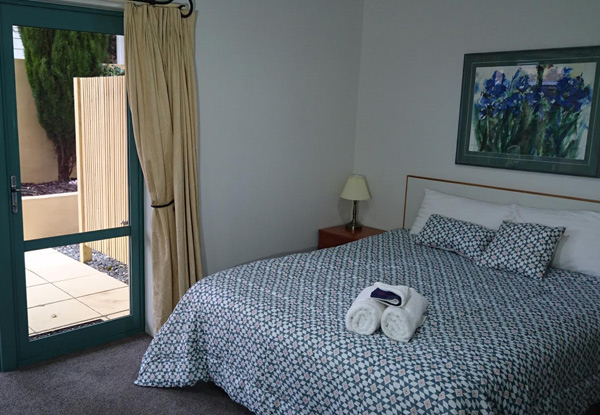 Romantic Winter Getaway Package for Two in Nelson incl. One-Night in a Queen Studio Suite, Couples Massage, Three-Course Dinner, Continental Breakfast & Late Checkout