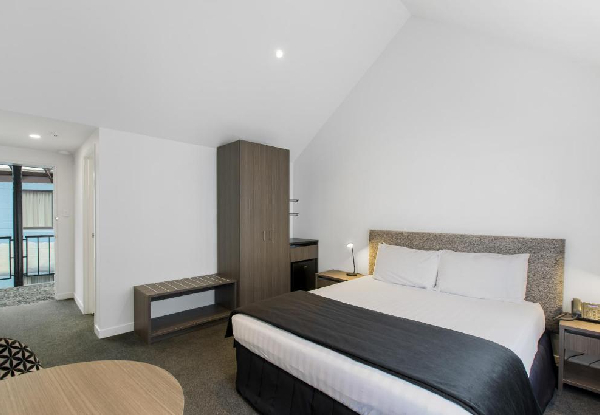 One-Night Stay in a Superior Room at The Surrey Hotel for Two People incl. Daily Breakfast, Late Check-Out, Parking & $40 Food & Beverage Voucher - Option for Two & Three Night Stay