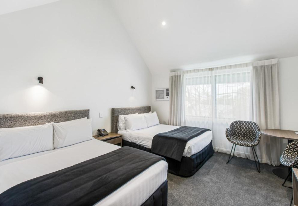 One-Night Stay in a Superior Room at The Surrey Hotel for Two People incl. Daily Breakfast, Late Check-Out, Parking & $40 Food & Beverage Voucher - Option for Two & Three Night Stay