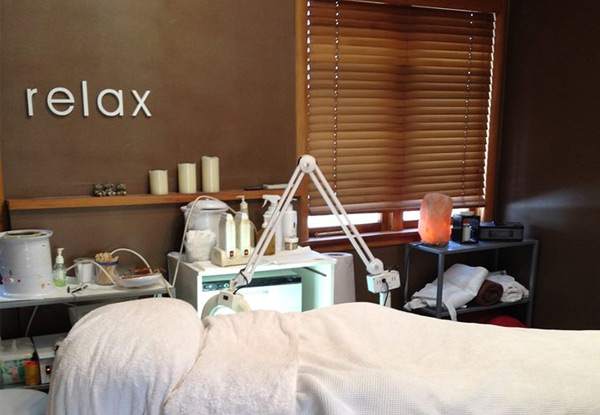 90-Minute Pamper Package incl. a Foot Soak, Back & Scalp Massage, Hydrating Facial & Eye Trio