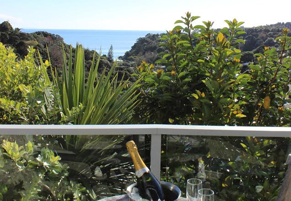 Romantic One-Night Couples Waiheke Escape in a One-Bedroom Studio Apartment incl. Bottle of Bubbles on Arrival, Late Checkout, Continental Breakfast - Option for Two Nights