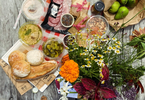 Summer Mystery Picnic Scavenger Hunt Experience for One in Matakana incl. Gourmet Local Artisan Picnic to Share, Local Matakana Roasters Coffee on Arrival, Daily Organic Botanical Soda & Curated Activities - Option for Two People or Family