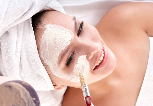60-Minute Pamper Package incl. Hydration Facial w. Blackhead Treatment, Face Mask & Neck & Shoulder Massage