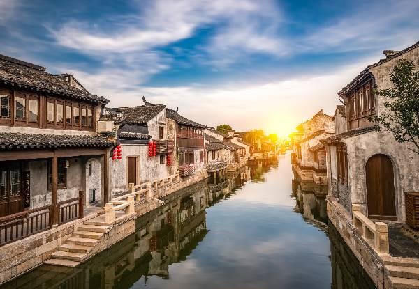 Per-Person Twin-Share Eleven-Day Luxury China Discovery Tour incl. Accommodation, Return Flights, Meals as Indicated & More